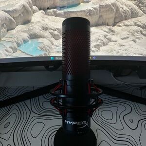 Hyperx quad cast FOR SALE!!!! MIC ARM INCLUDED
